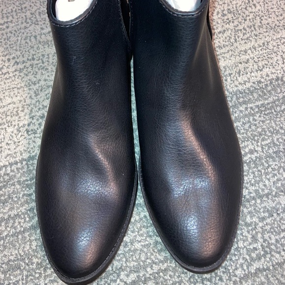 Women’s Emma Short Ankle Booties-multiple sizes available, final reduction - Picture 4 of 7